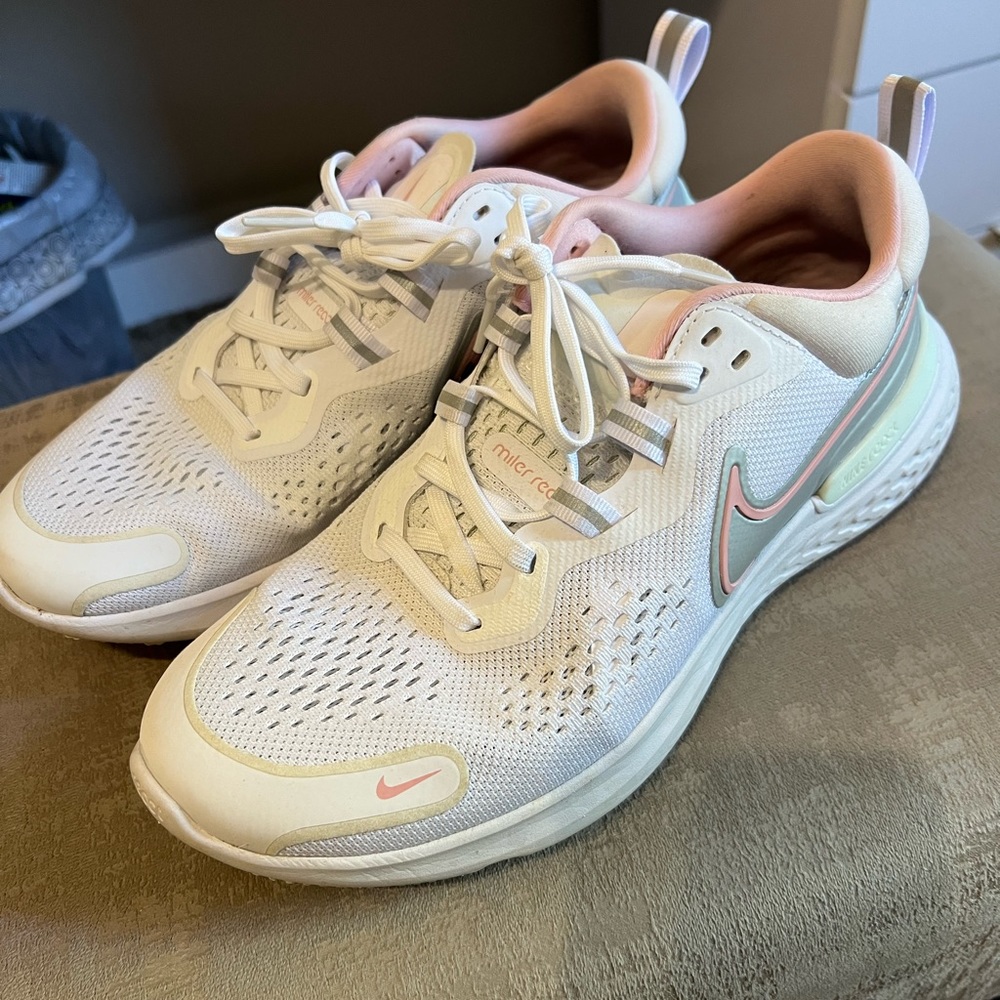 Nike sneakers size 9